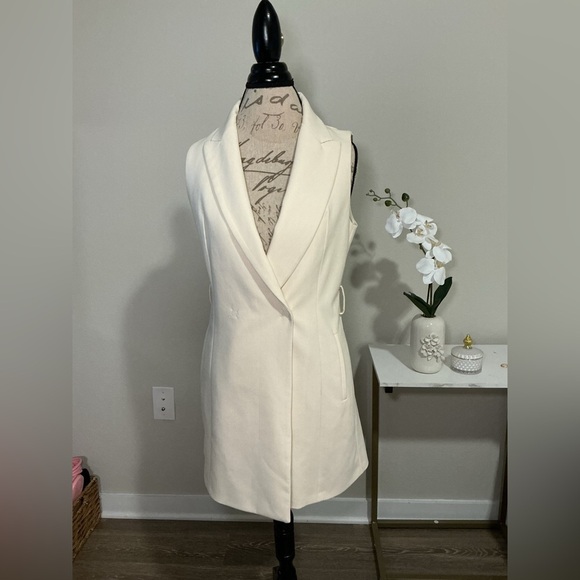 Zara Jackets & Blazers - Zara Elegant Cream Sleeveless Blazer Vest